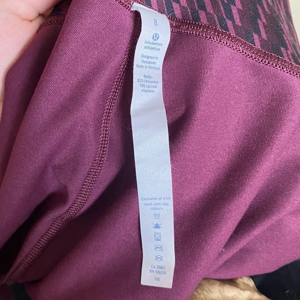 Lululemon maroon geometric print wonder under leggings crop red black US6 - Picture 13 of 13